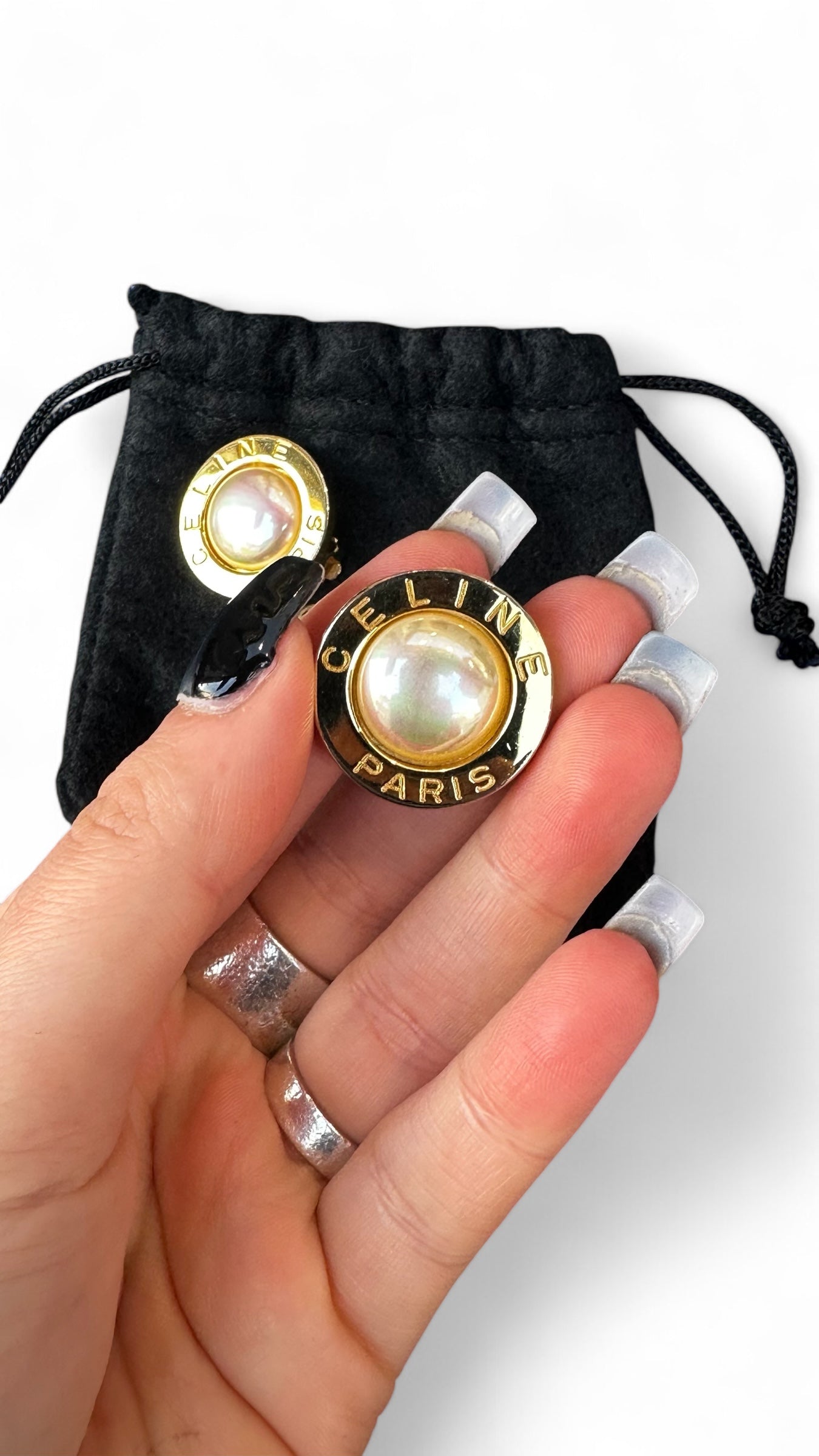 Boucle d’oreille CELINE vintage à clip – perle nacrée centrale