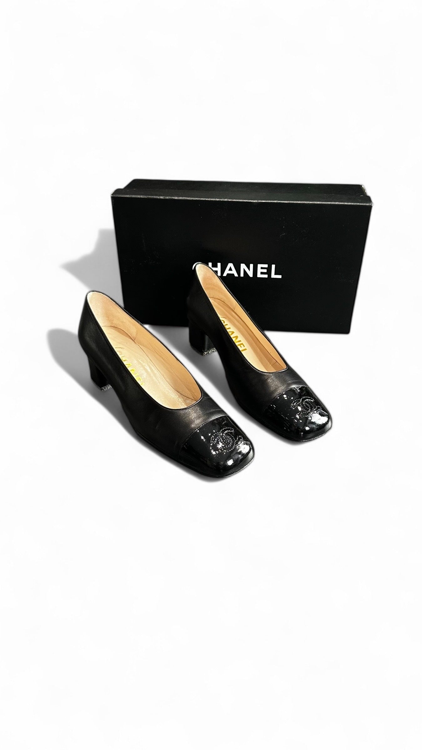 Chanel – Ballerines à talon vintage en cuir noir