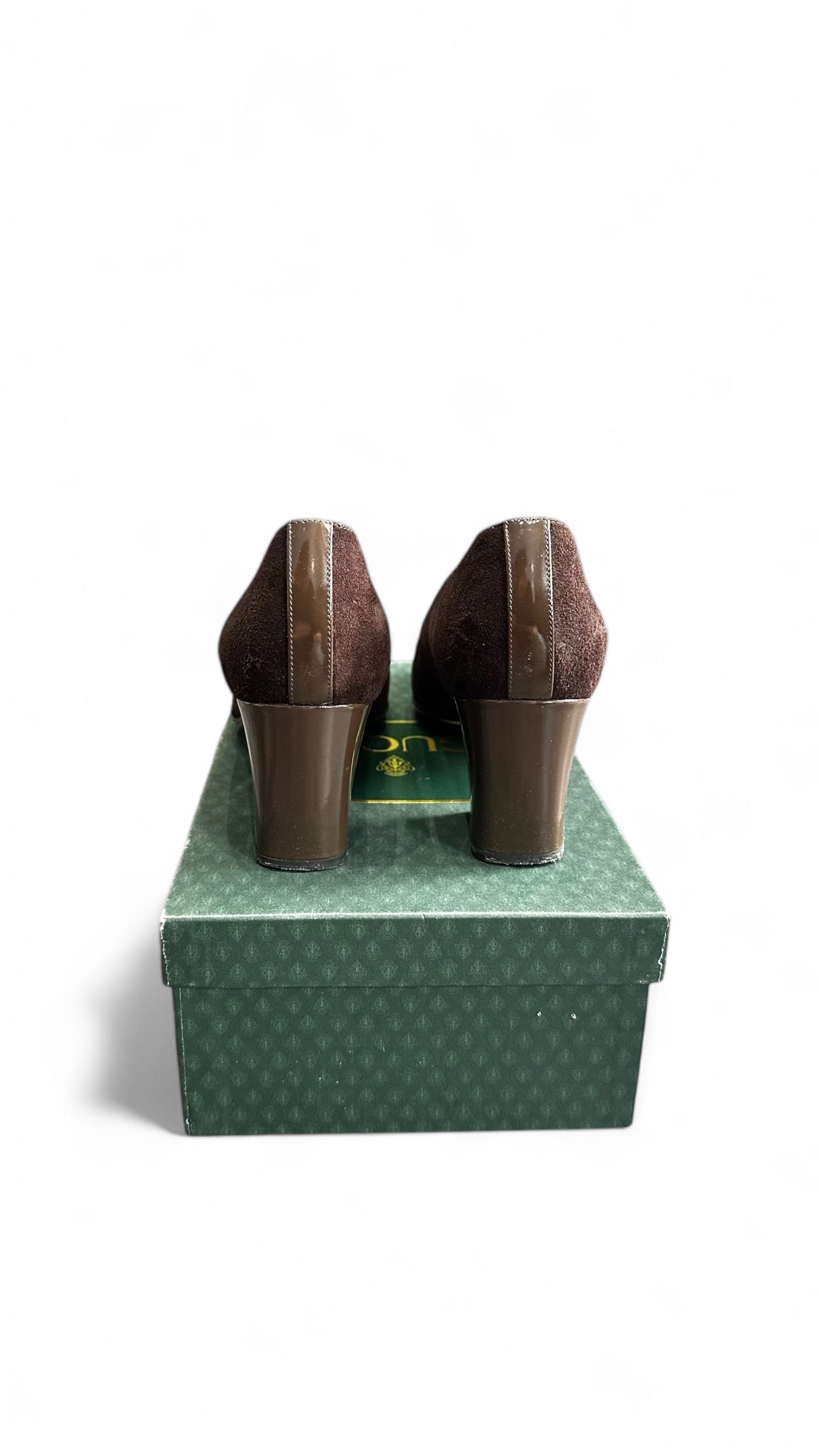 Gucci – Escarpins en daim et cuir verni brun