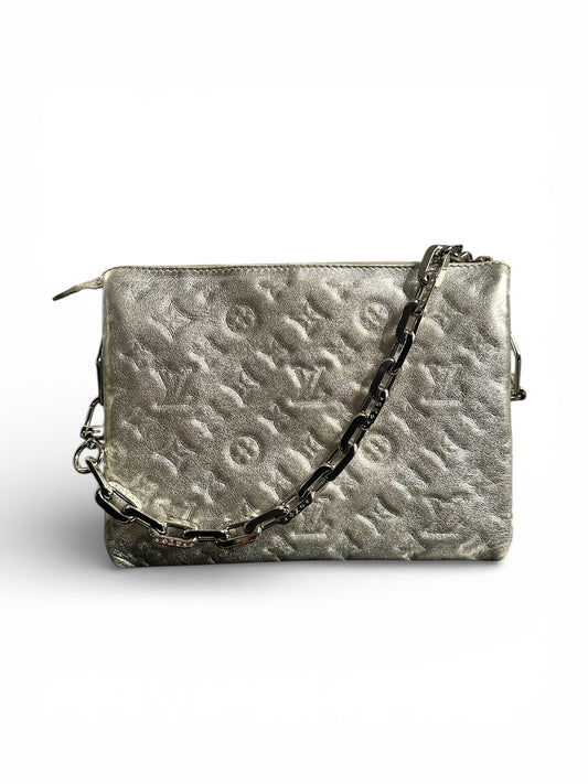 Louis Vuitton– Sac coussin chaîne Monogram Empreinte métallisée (argent)