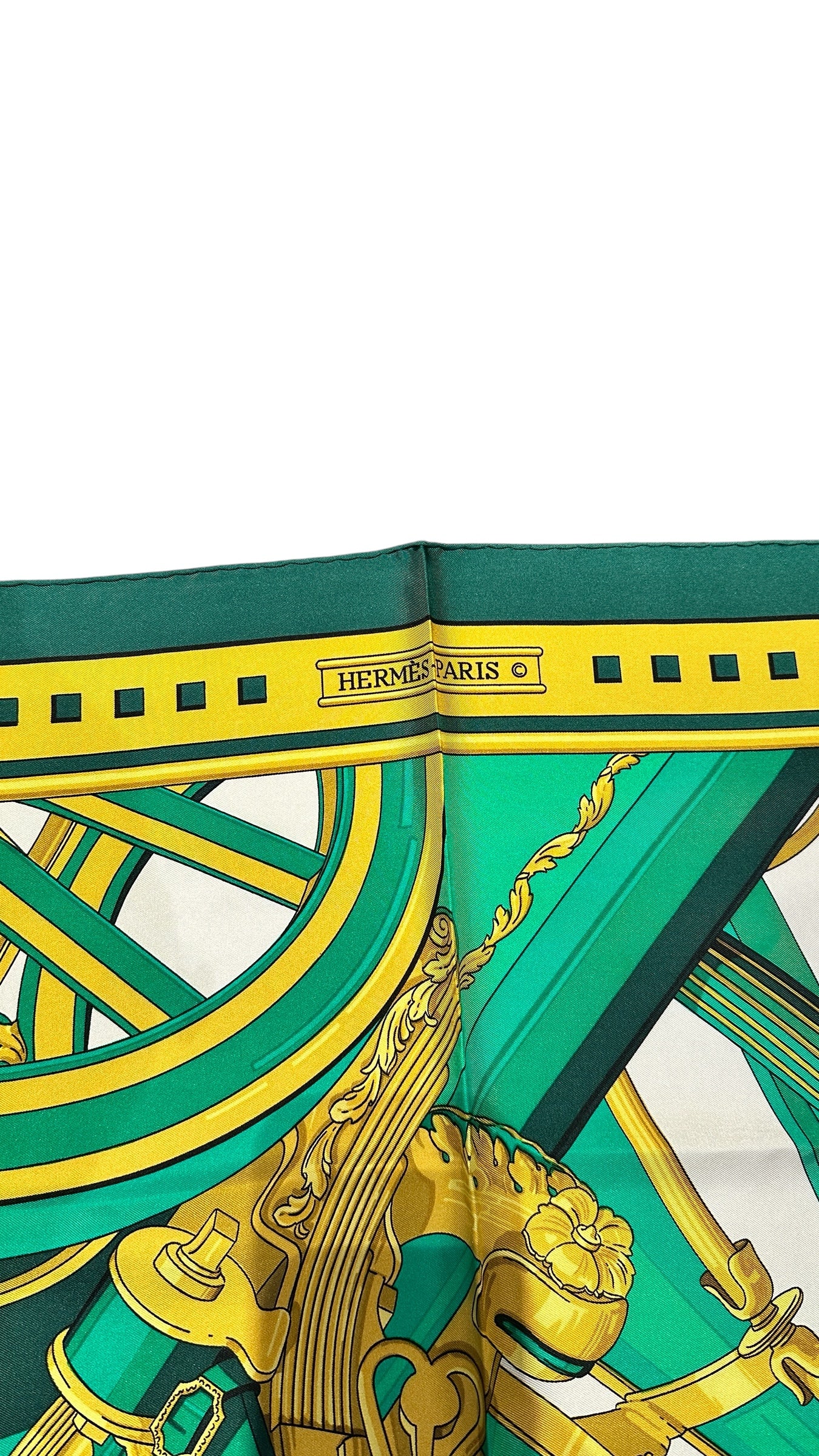 Carré Hermès en soie 90 cm 'Rythmes'