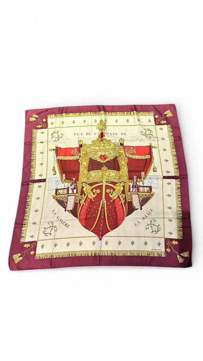 Carré Hermès "Vue du Carrosse de la Galère la réale"– Soie 90 cm