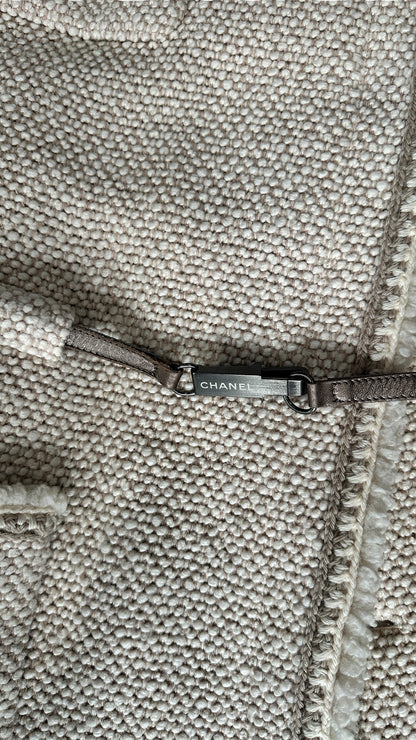 Manteau Chanel en tweed bouclé écru – Fermeture bijou siglée