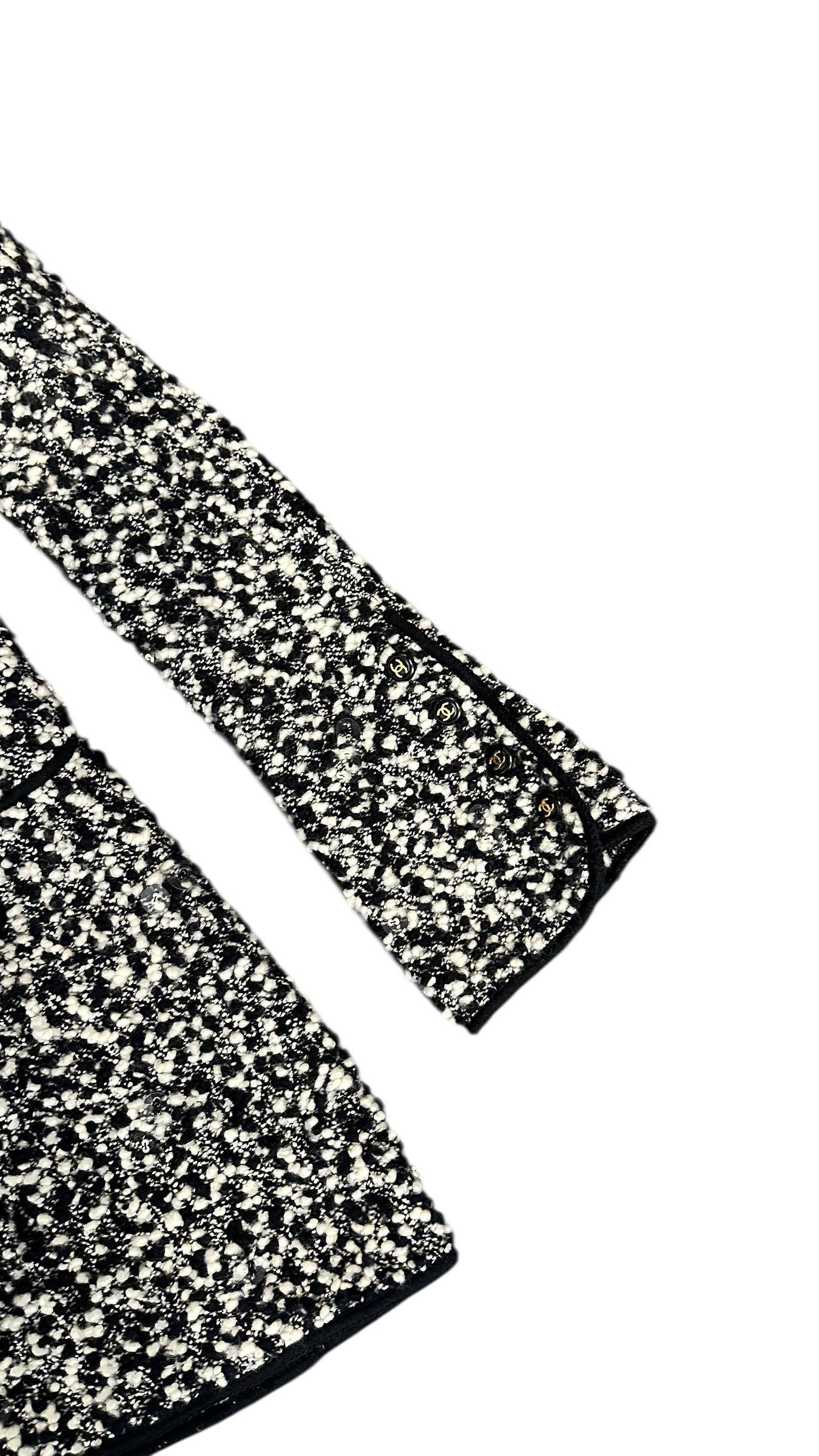 Ensemble Chanel Boutique – Tweed noir & blanc irisé (Taille 36)
