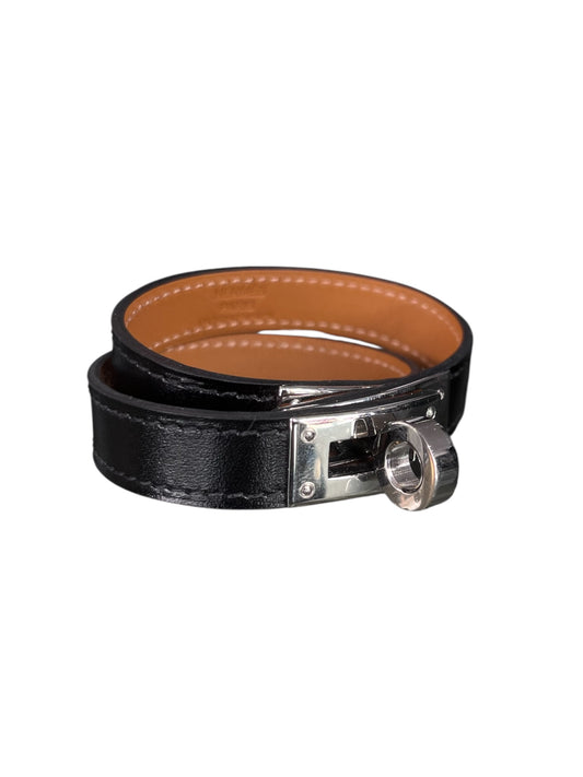 Double tour bracelet in Box calfskin, adorned with the iconic Kelly buckle.